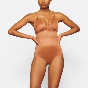 NWOT SKIMS Barely There Bodysuit Brief w/ Snaps Bronze Extra Large